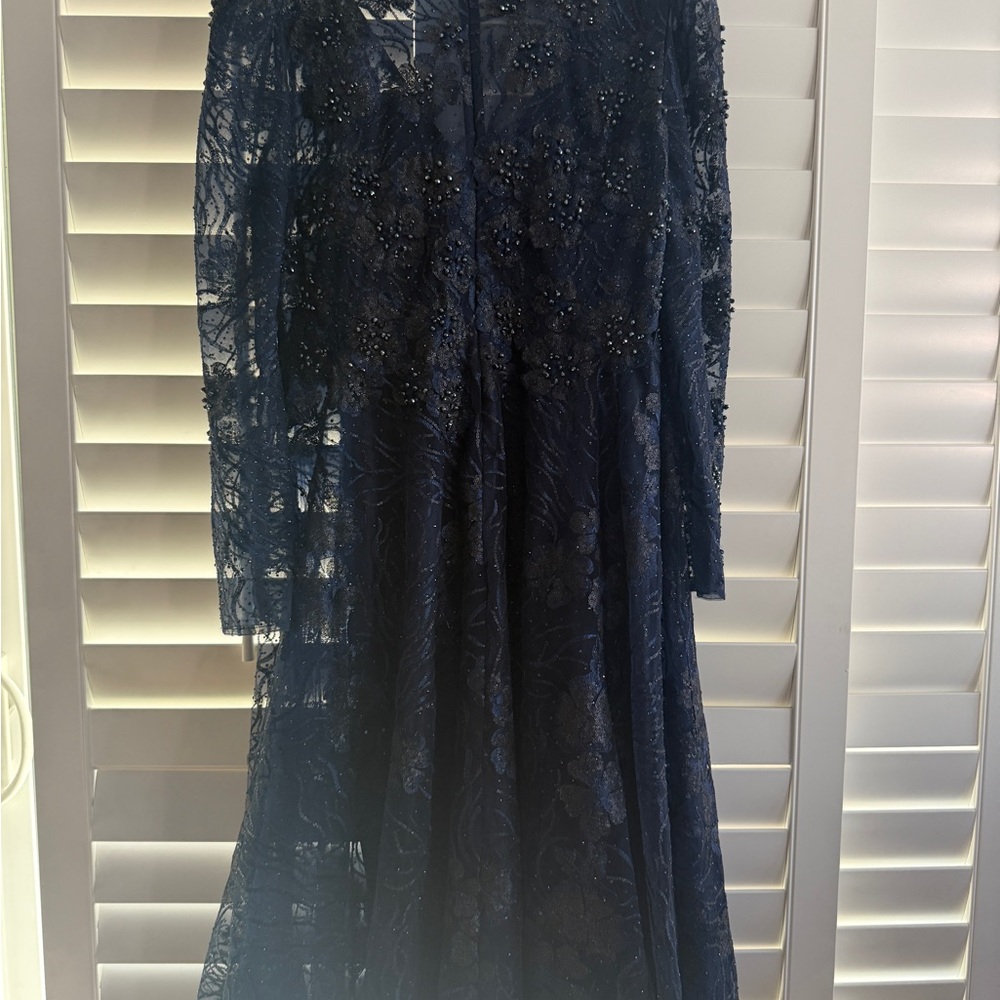 Elegant Navy Lace Dress - Picture 6 of 9